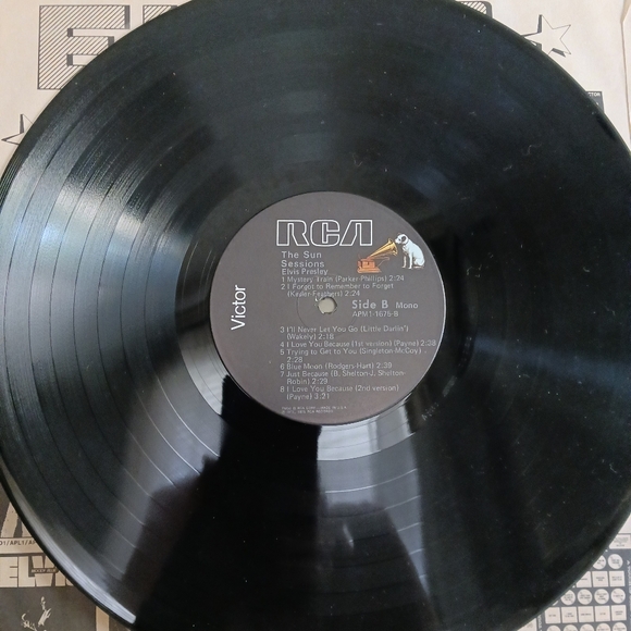 Elvis Album collection. Aloha Live from Hawaii 2 album set and The Sun Sessions - Picture 4 of 12